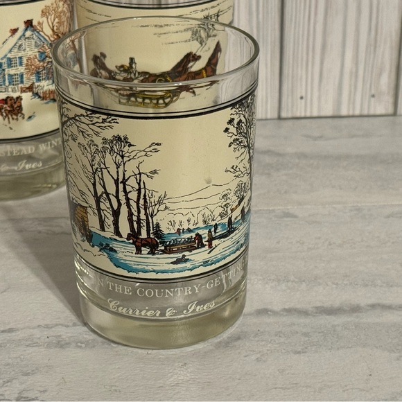 4- Arbys Collector's Series 1978 & 1981 Currier & Ives Christmas Holiday Glasses - Picture 5 of 5